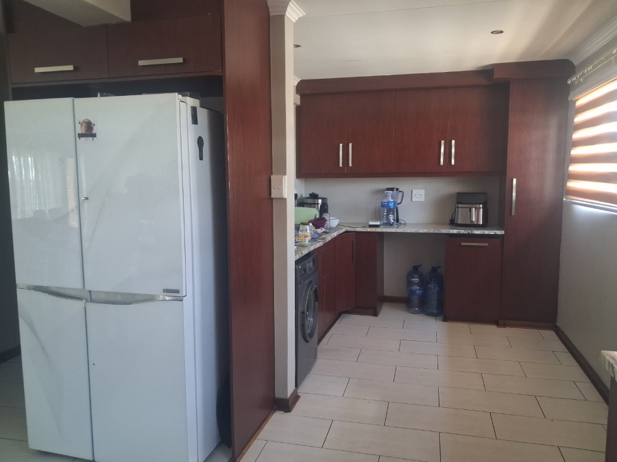 To Let 3 Bedroom Property for Rent in Hillside Free State